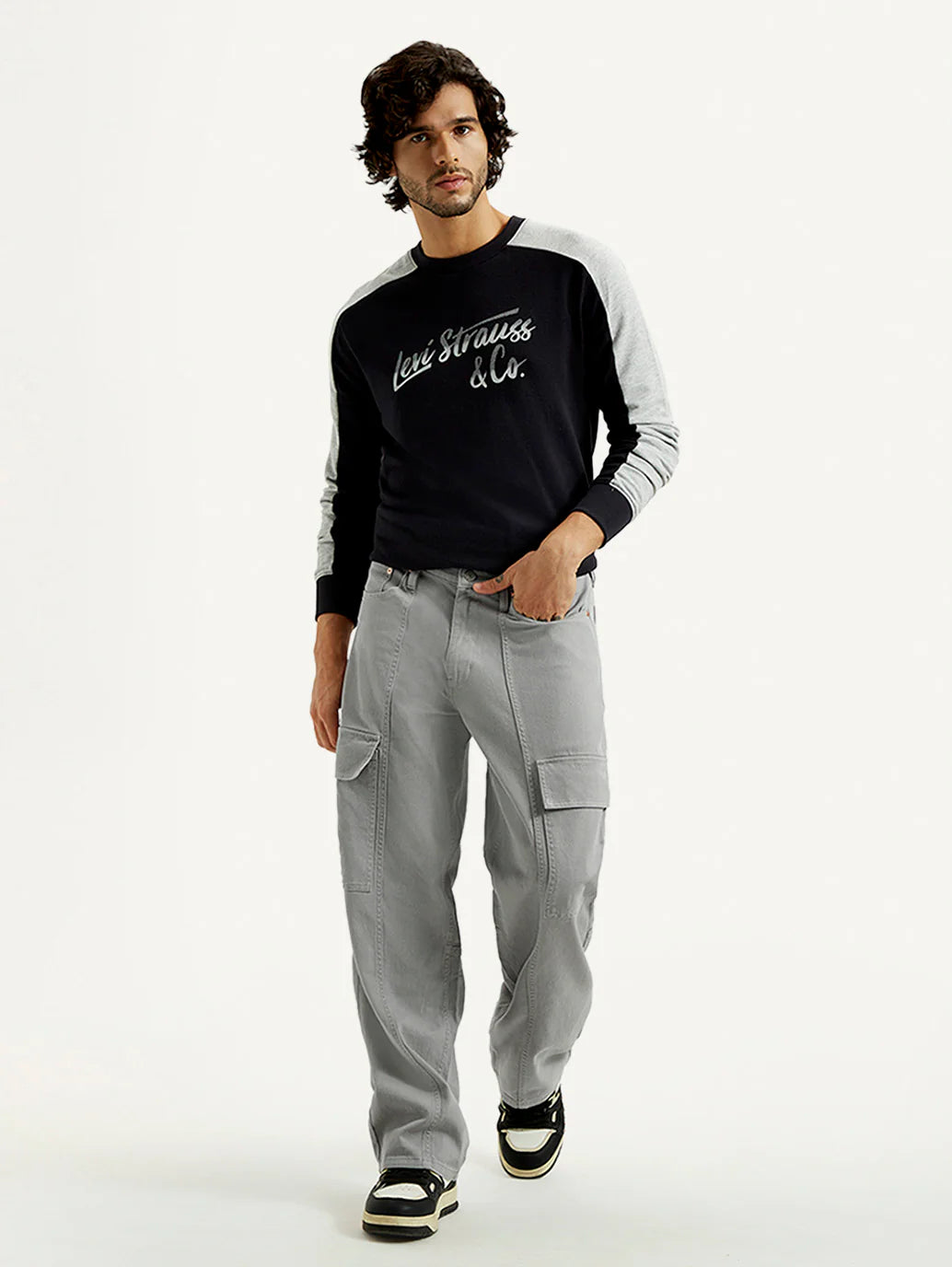Casual Men’s Grey Mid Rise Loose Fit Jeans with Relaxed Comfort