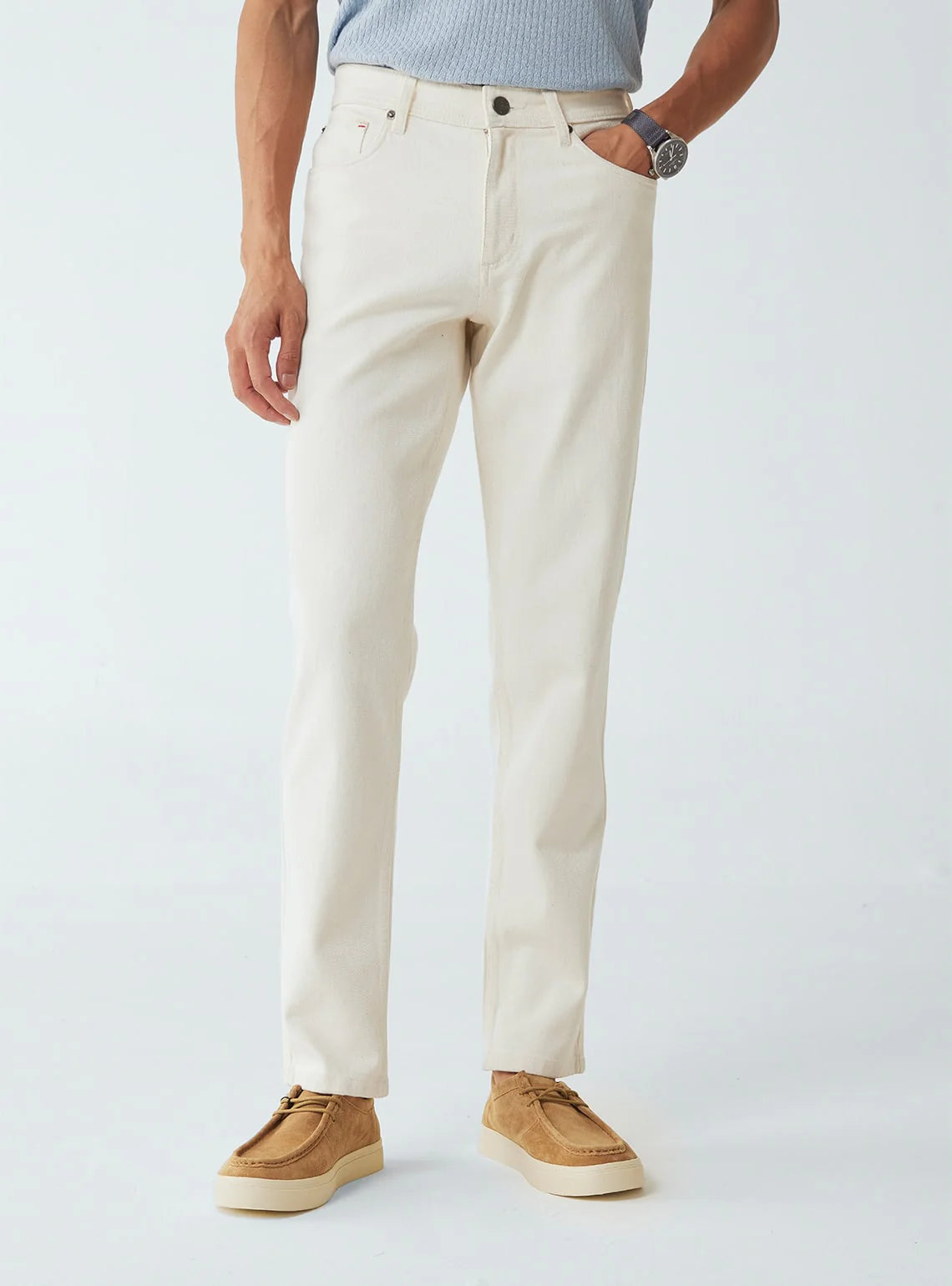 Everyday Wear Men’s Off-White Casual Denim Jeans with Comfortable Fit and Contemporary Look