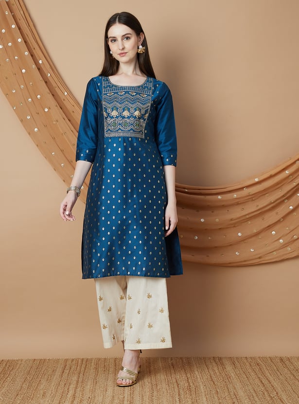 Sophisticated Women’s Straight Kurta Featuring Shimmering Foil Print for Casual and Ethnic Look