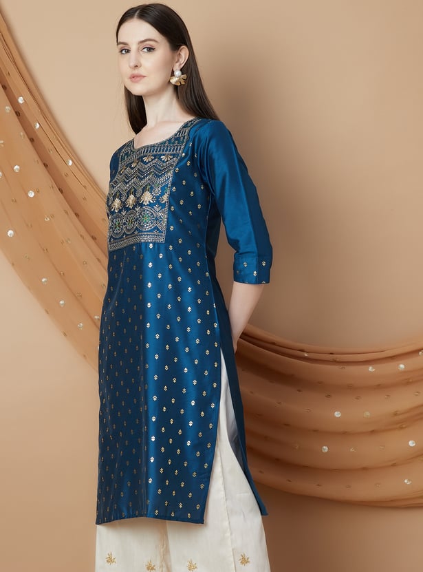 Sophisticated Women’s Straight Kurta Featuring Shimmering Foil Print for Casual and Ethnic Look
