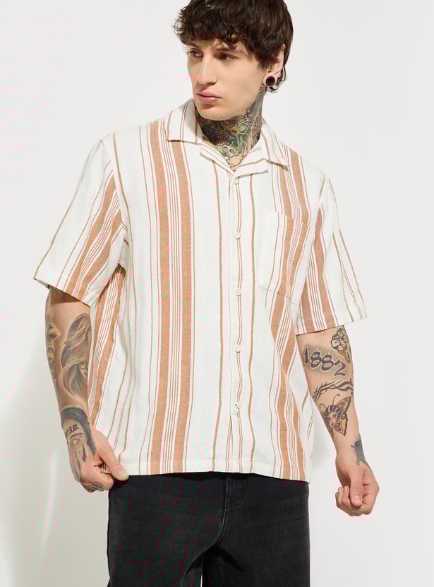 Fashionable Men Striped Relaxed Fit Shirt with Sleek Vertical Stripes
