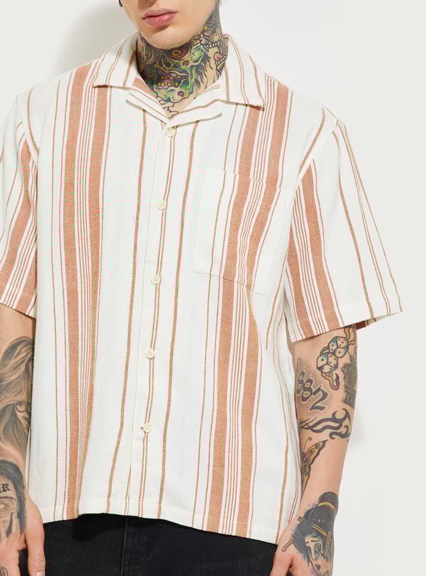Fashionable Men Striped Relaxed Fit Shirt with Sleek Vertical Stripes