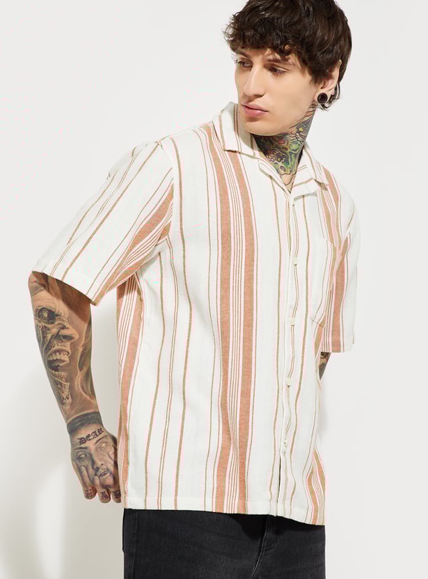 Fashionable Men Striped Relaxed Fit Shirt with Sleek Vertical Stripes