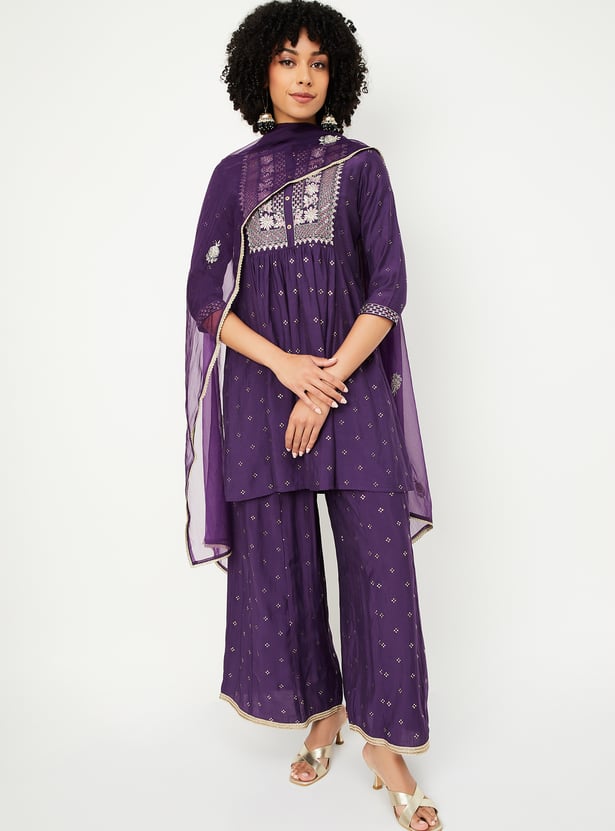 Modern Ethnic Women’s Embroidered Kurta with Flared A-Line Design and Matching Trousers Set