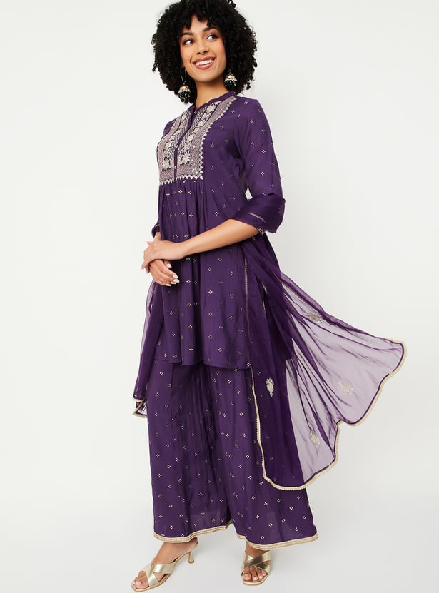 Modern Ethnic Women’s Embroidered Kurta with Flared A-Line Design and Matching Trousers Set