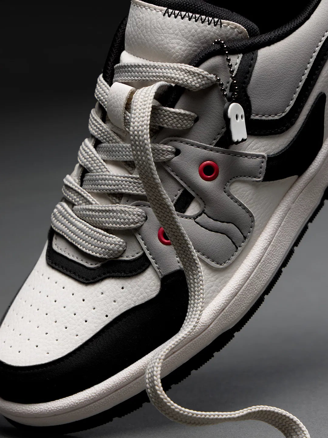 Sleek Men’s Tokyo Low Top Sneakers with Trendy Multi-Tone Design and Soft Cushioning