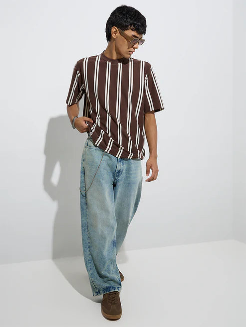 Modern Men’s Light Blue Barrel Fit Denim with Washed Finish and Mid Rise Waist