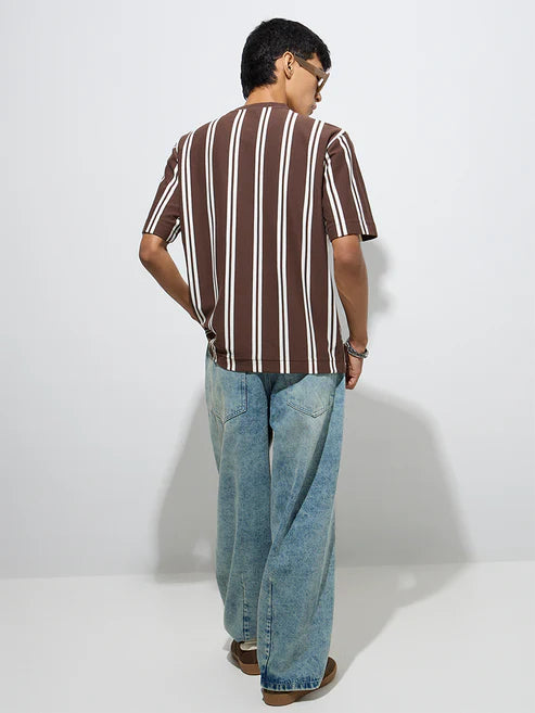 Modern Men’s Light Blue Barrel Fit Denim with Washed Finish and Mid Rise Waist