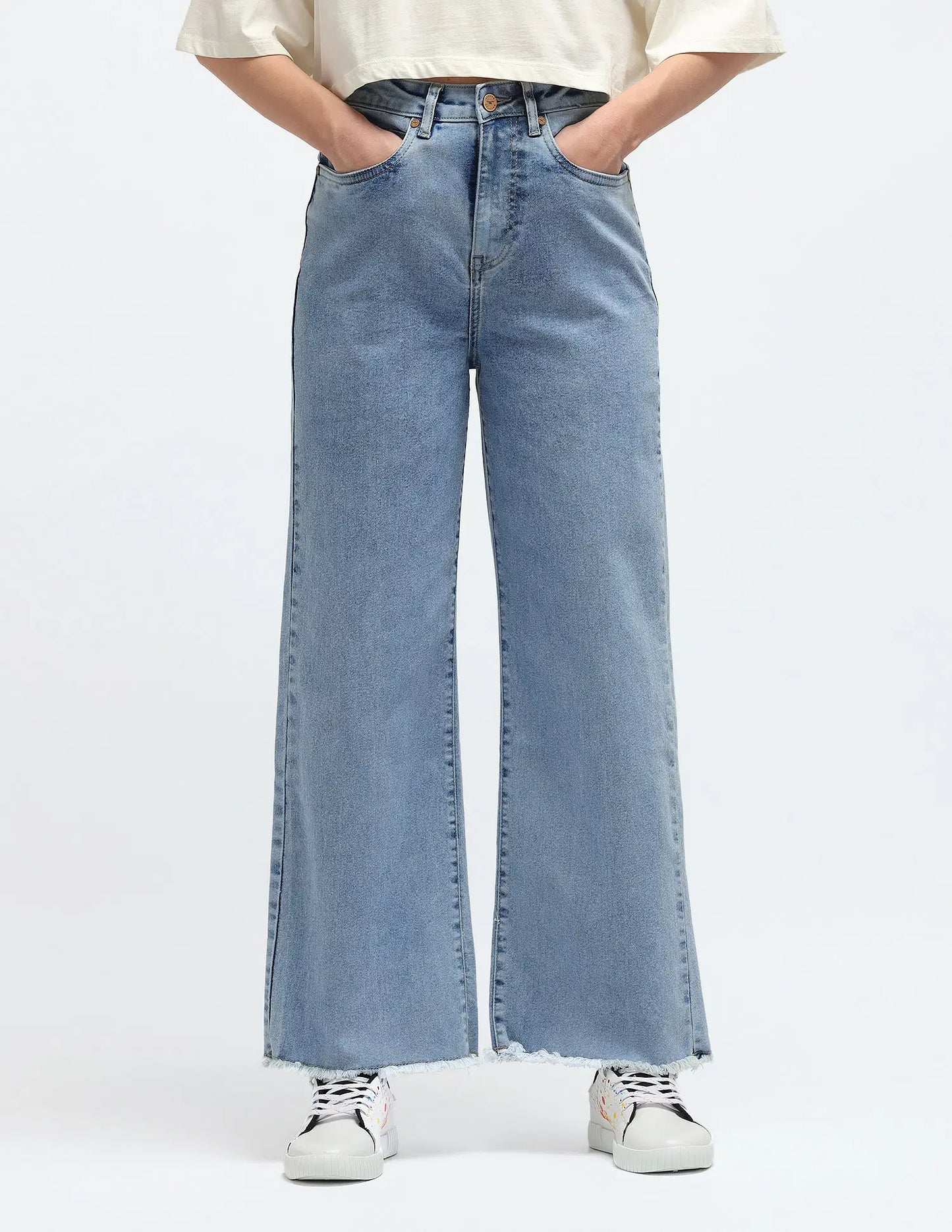 Fashionable Women Wide Leg High Rise Jeans with Tailored Stitching Details