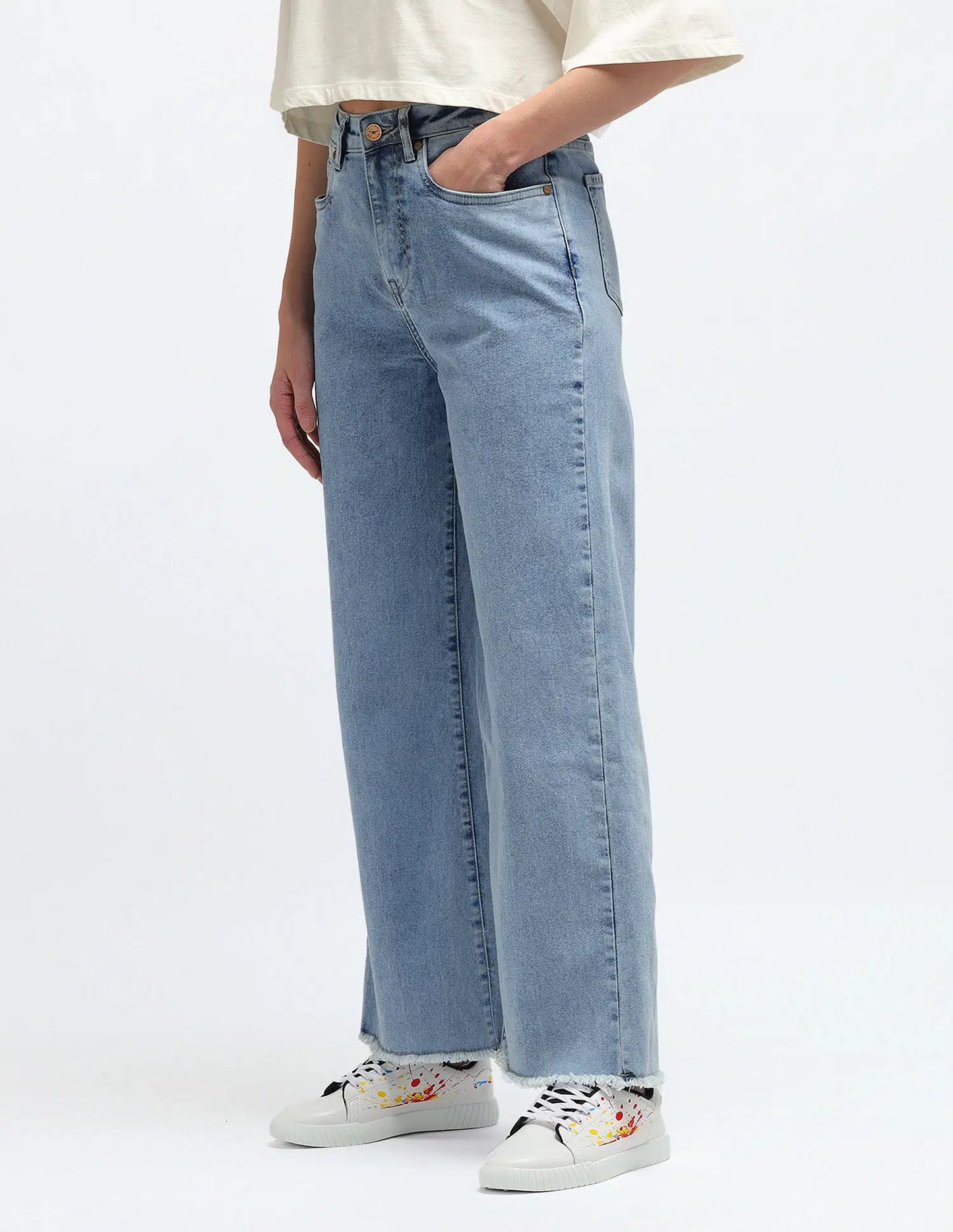 Fashionable Women Wide Leg High Rise Jeans with Tailored Stitching Details