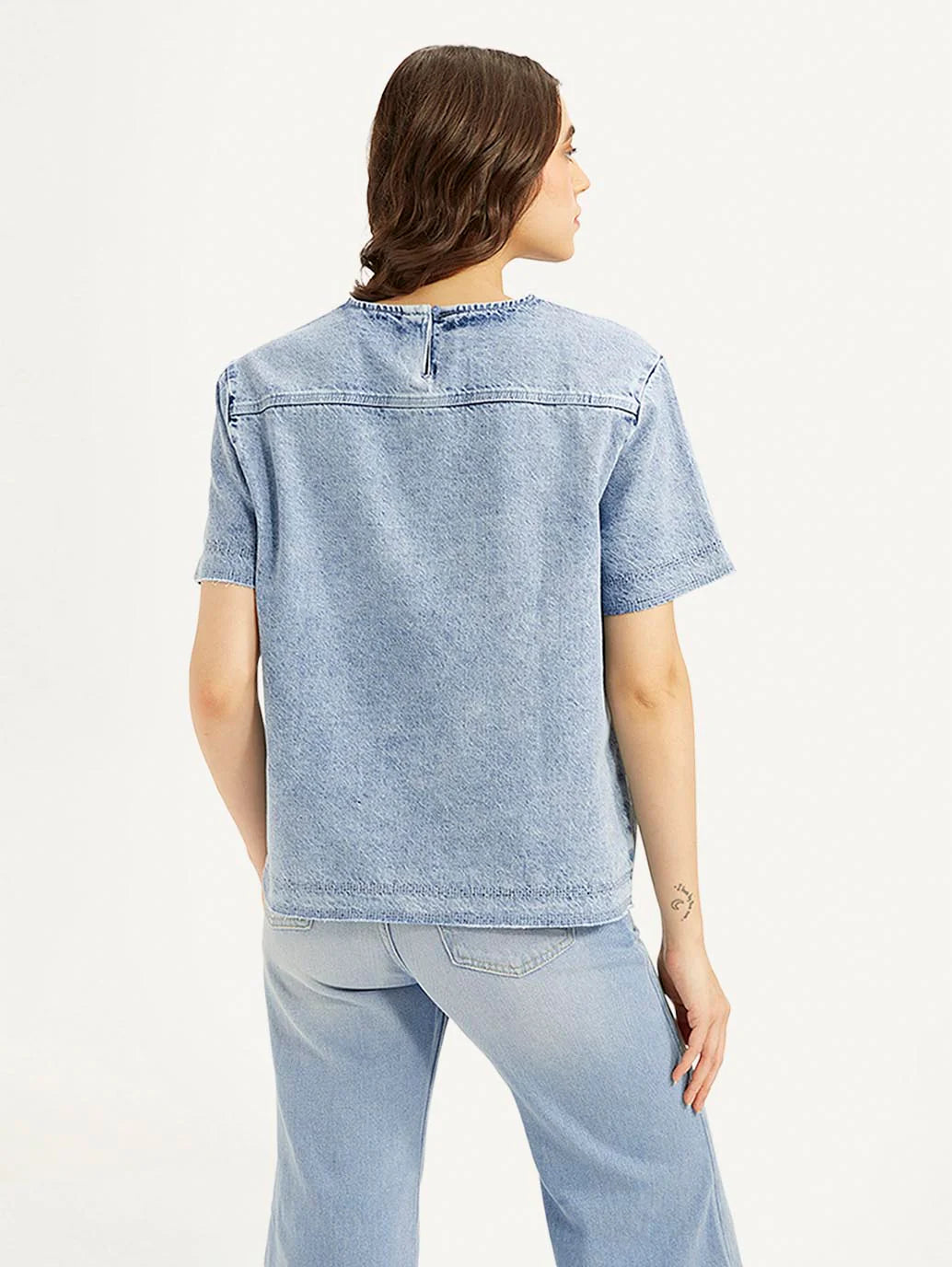 Modern Light Blue Round Neck Denim Top for Women Casual Outfits