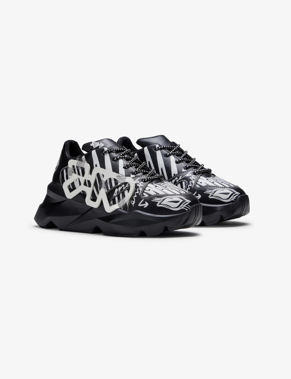 Trendy Men’s Black Graphic Chunky Sneakers Perfect for Casual Streetwear and Everyday Outfits