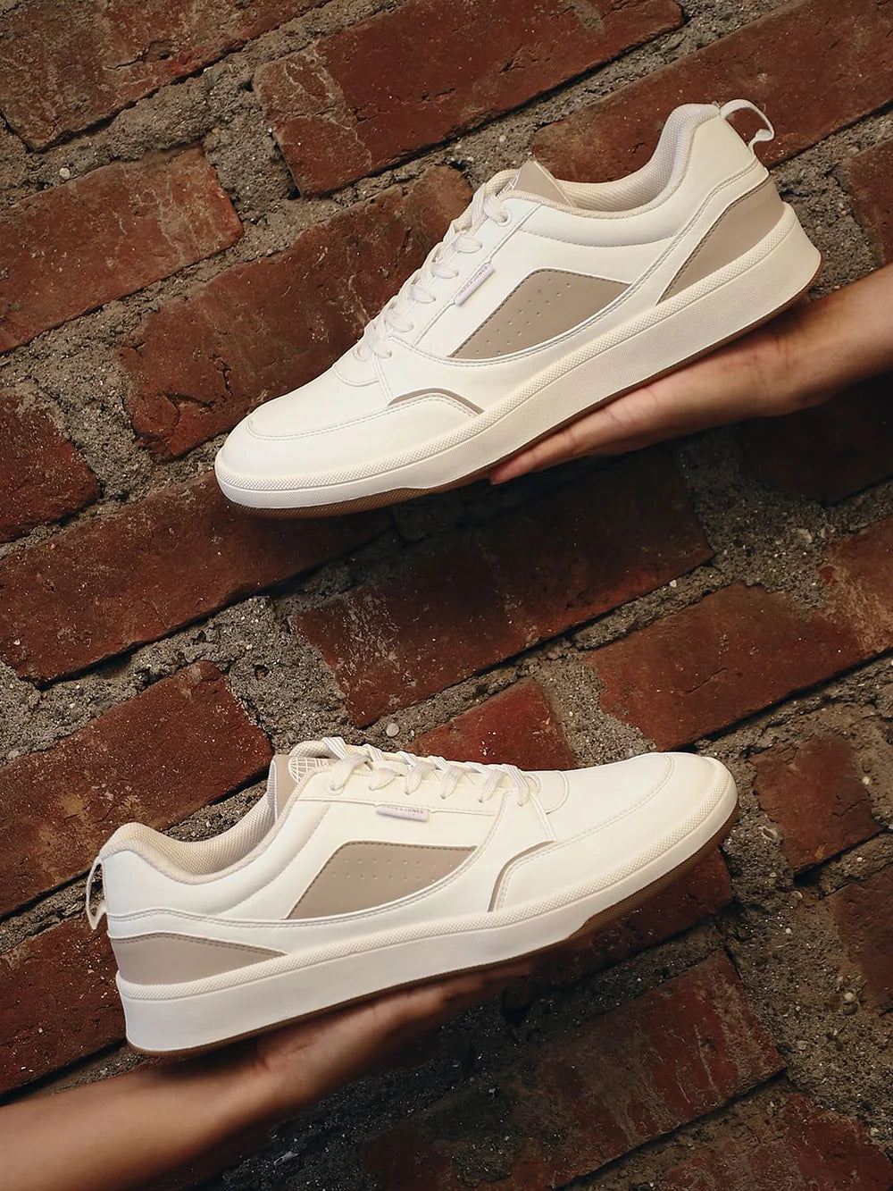 Timeless Men’s White PU Casual Sneakers with Comfortable Fit and Versatile Wearability