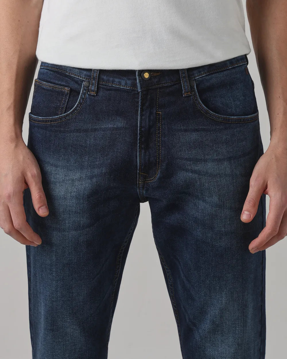 Urban Inspired Straight Fit Indigo Denim Jeans with Flexible Stretch and Relaxed Modern Styling