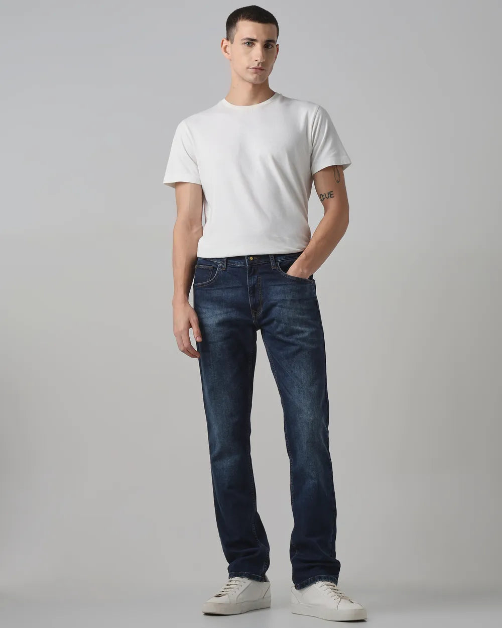 Urban Inspired Straight Fit Indigo Denim Jeans with Flexible Stretch and Relaxed Modern Styling