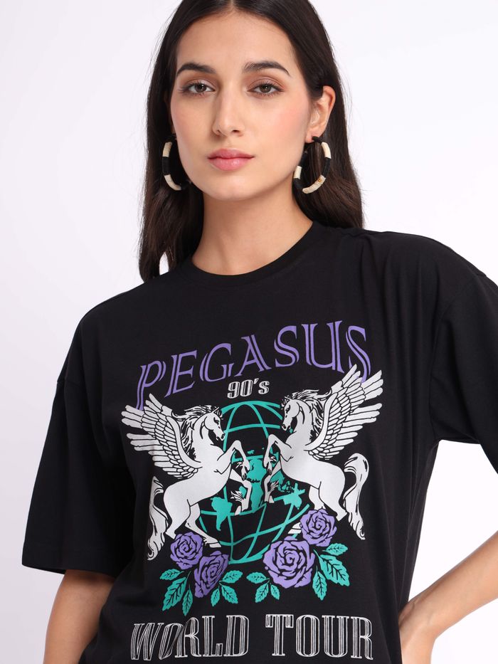 Women’s Oversized Printed T-Shirt with Comfortable Fit and Modern Style Perfect for Daily Wear