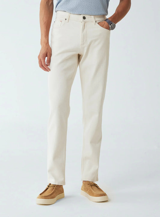 Everyday Wear Men’s Off-White Casual Denim Jeans with Comfortable Fit and Contemporary Look