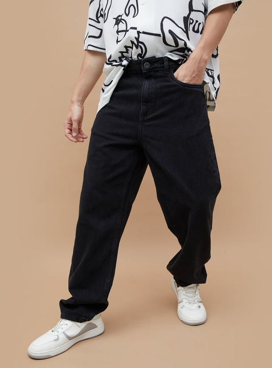 Modern Tailored Washed Loose Fit Denim Jeans for Men with Relaxed Comfort and Urban Look