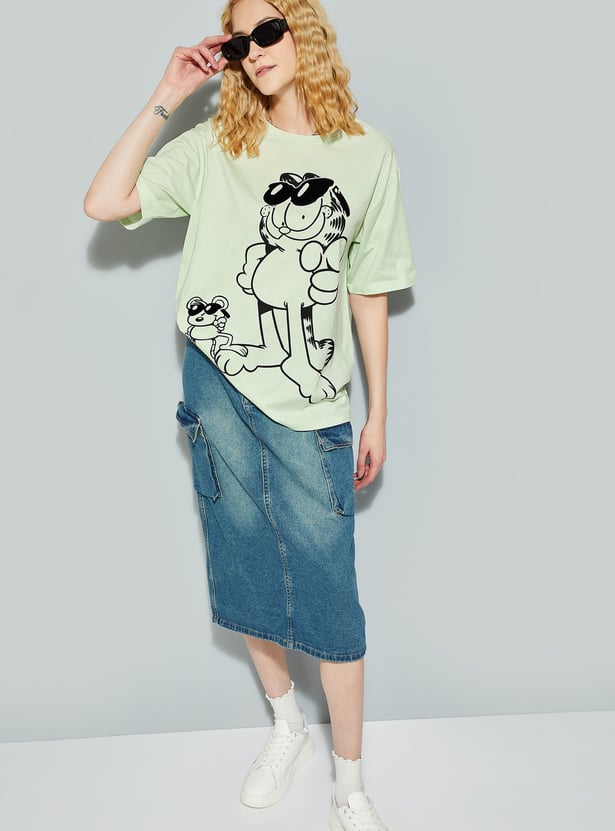 Cute and Trendy Women’s Garfield Graphic T-Shirt with Loose Oversized Silhouette