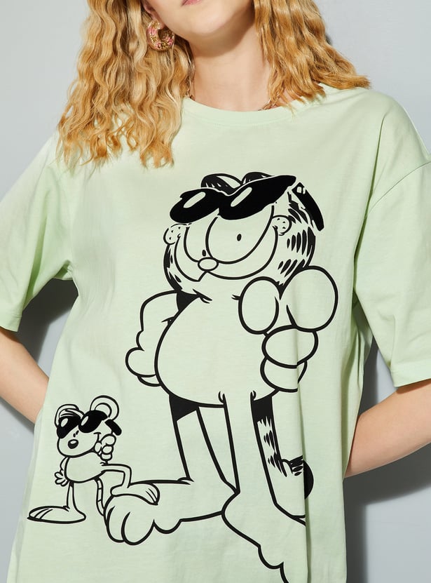 Cute and Trendy Women’s Garfield Graphic T-Shirt with Loose Oversized Silhouette