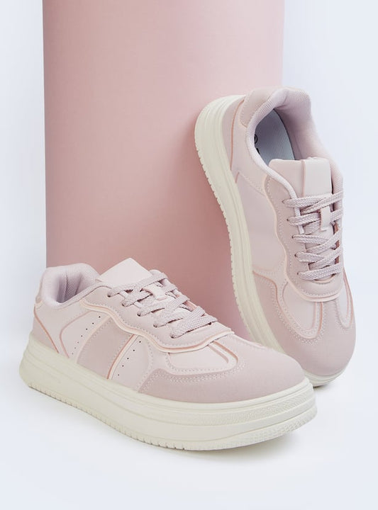 Fashionable Colorblock Footwear for Women with Sleek Design