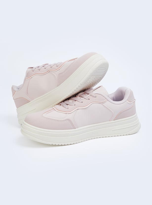 Fashionable Colorblock Footwear for Women with Sleek Design