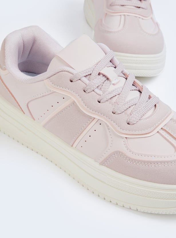 Fashionable Colorblock Footwear for Women with Sleek Design