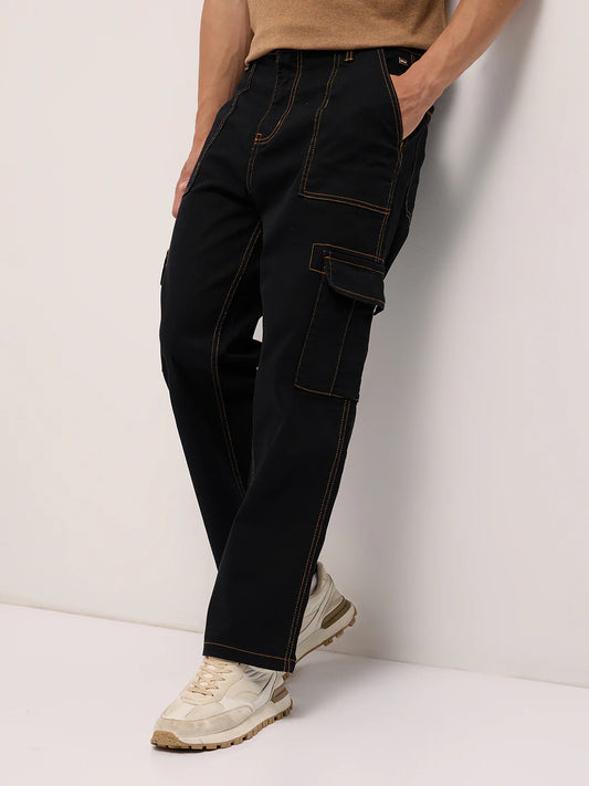 Comfortable Men’s Black Cargo Jeans with Baggy Fit and Mid-Rise Design