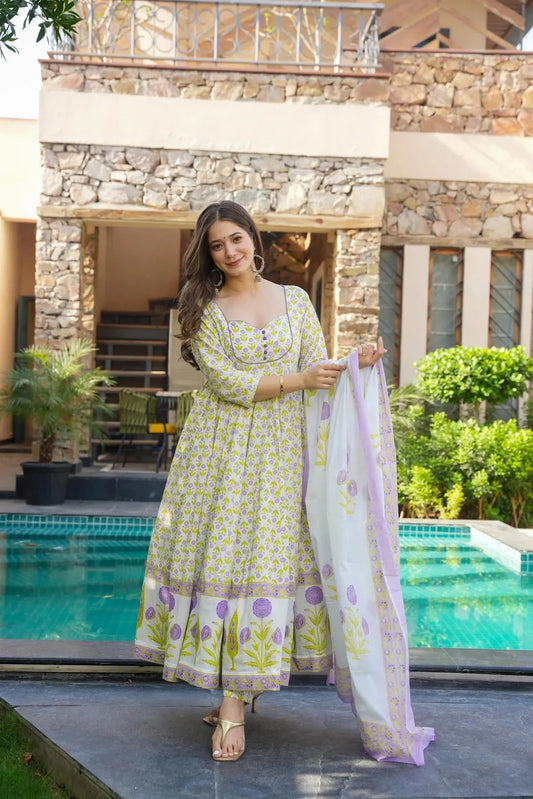 Ethnic Women’s Lavender Floral Print Cotton Suit Set with Premium Fabric for Festive and Casual Occasions