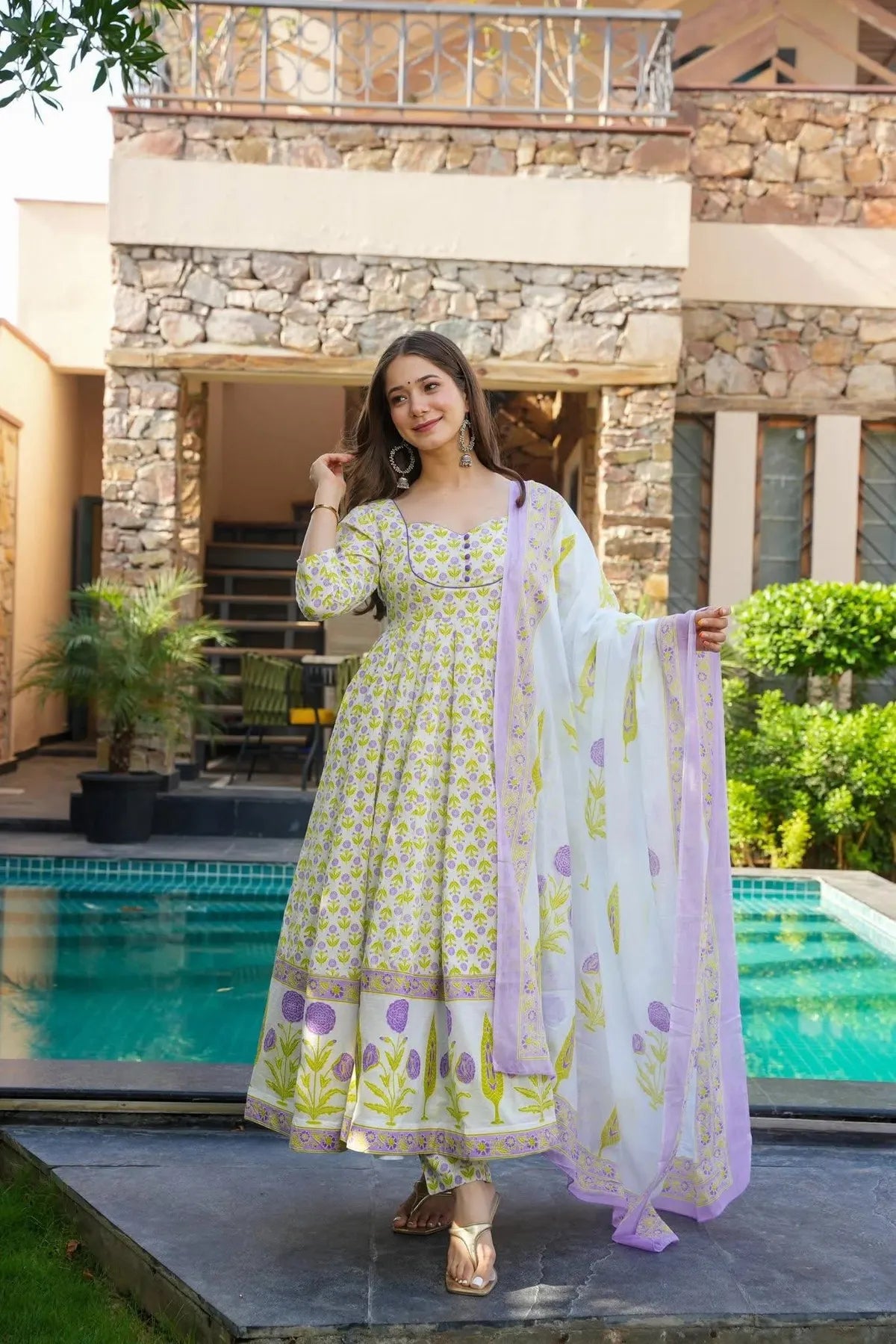 Ethnic Women’s Lavender Floral Print Cotton Suit Set with Premium Fabric for Festive and Casual Occasions