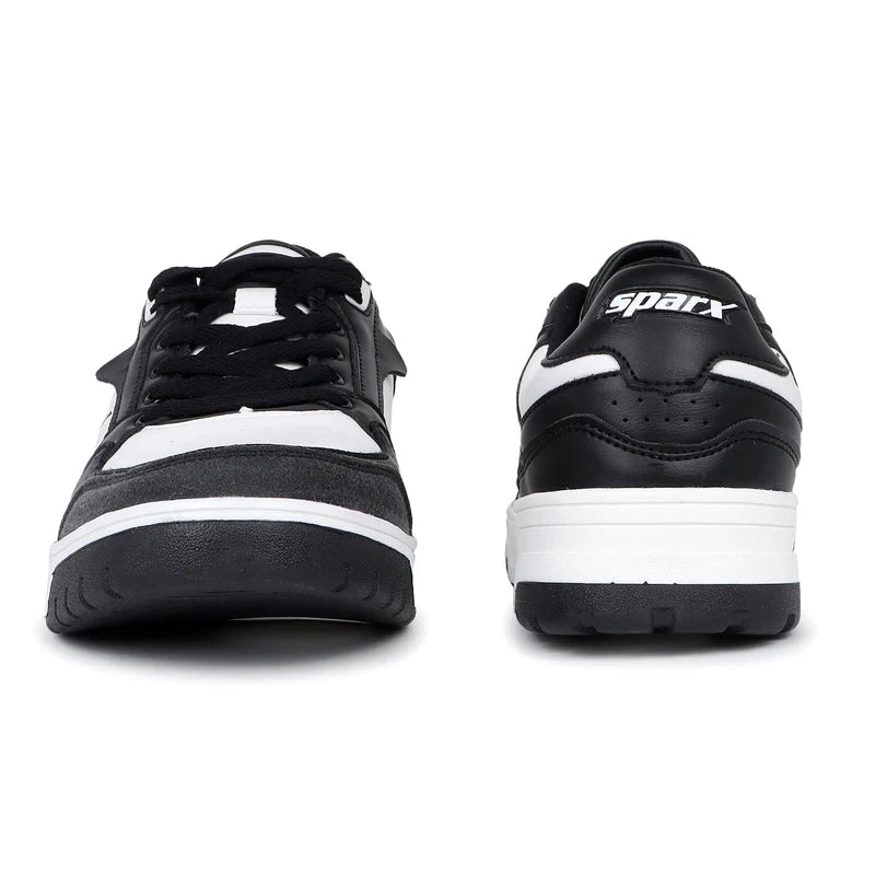 Contemporary Men’s Sneakers with Sleek Modern Silhouette and Lightweight Construction