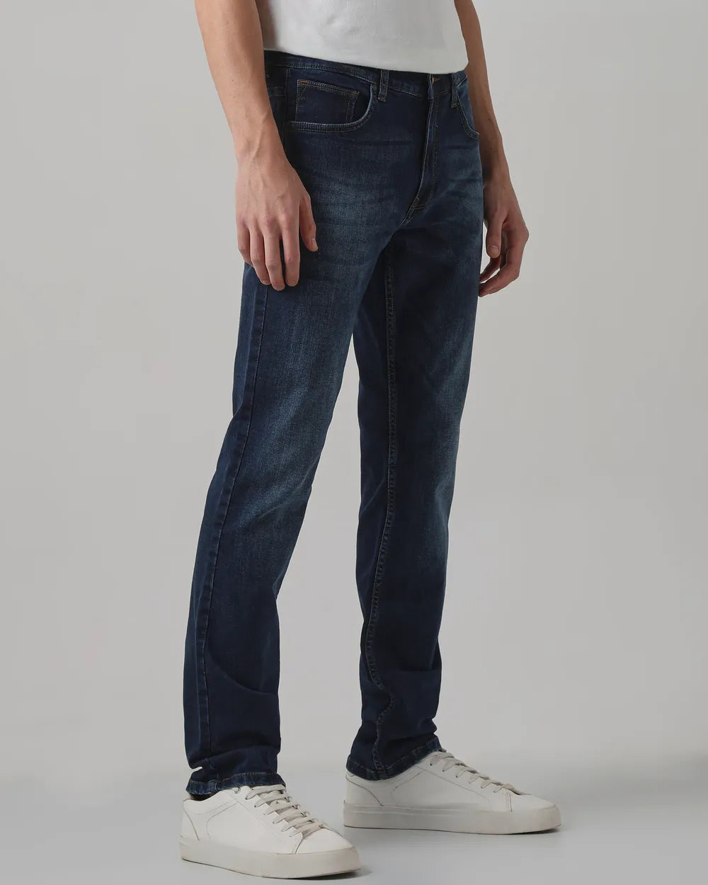 Urban Inspired Straight Fit Indigo Denim Jeans with Flexible Stretch and Relaxed Modern Styling