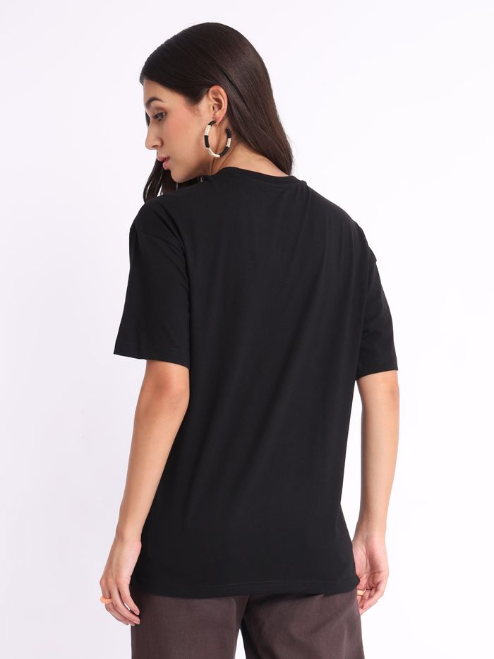 Women’s Oversized Printed T-Shirt with Comfortable Fit and Modern Style Perfect for Daily Wear