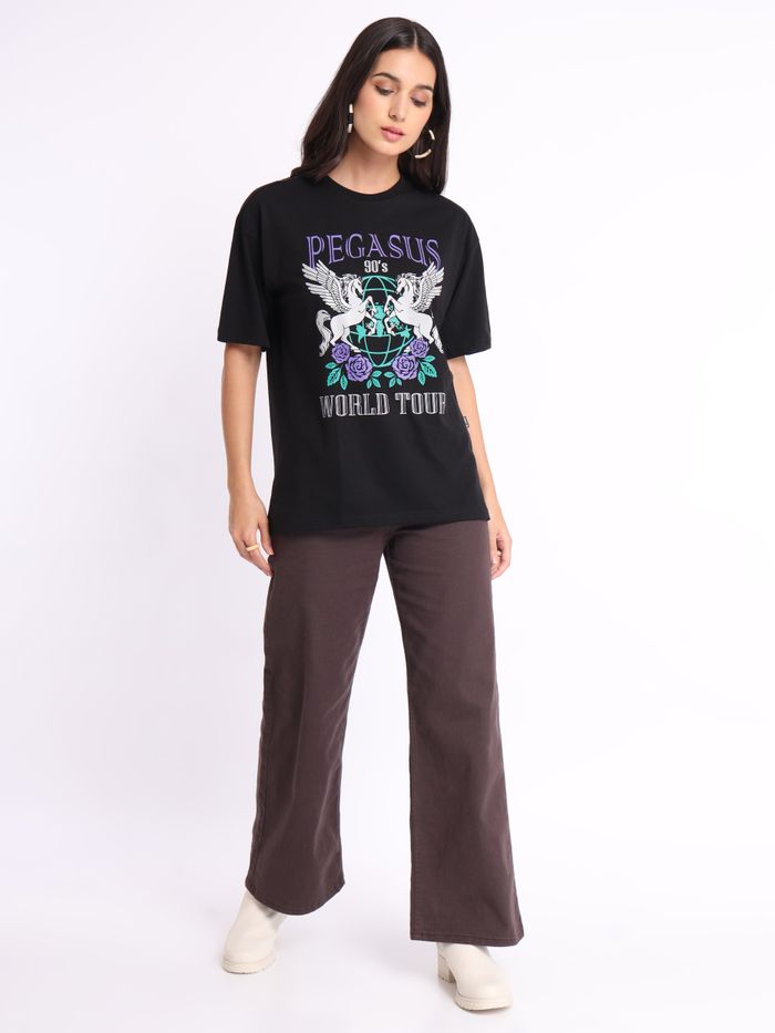 Women’s Oversized Printed T-Shirt with Comfortable Fit and Modern Style Perfect for Daily Wear