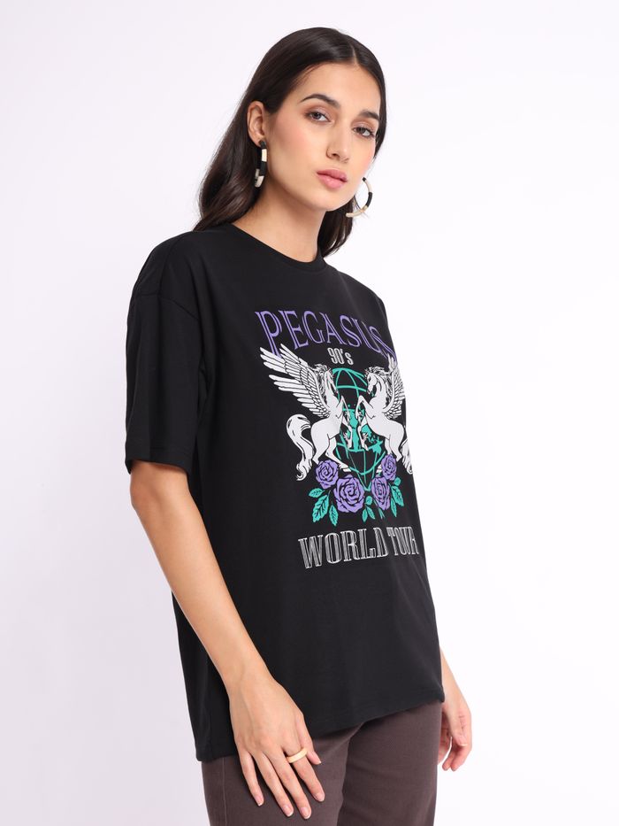 Women’s Oversized Printed T-Shirt with Comfortable Fit and Modern Style Perfect for Daily Wear